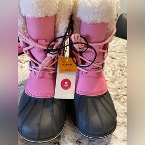 Big Girls size 5 Cat&Jack Boots. NWT